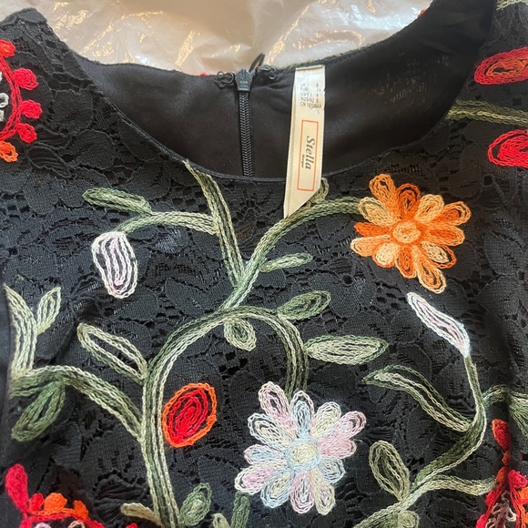 Stella Morgan Semi-formal Flower embroidered midi-length dress - Picture 3 of 5